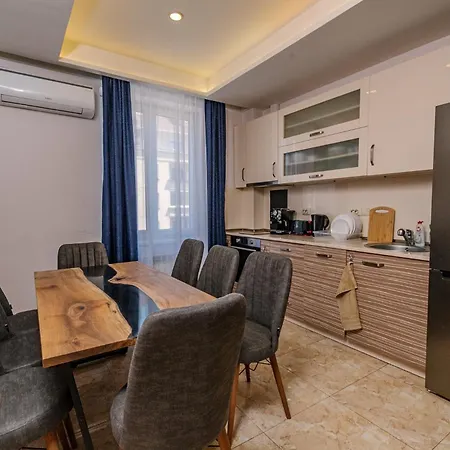 3bdr, Center Retreat, Heart, Free Parking Апартамент София