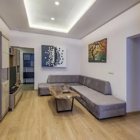 3bdr, Center Retreat, Heart, Free Parking