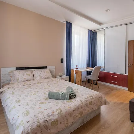 3bdr, Center Retreat, Heart, Free Parking Apartmán